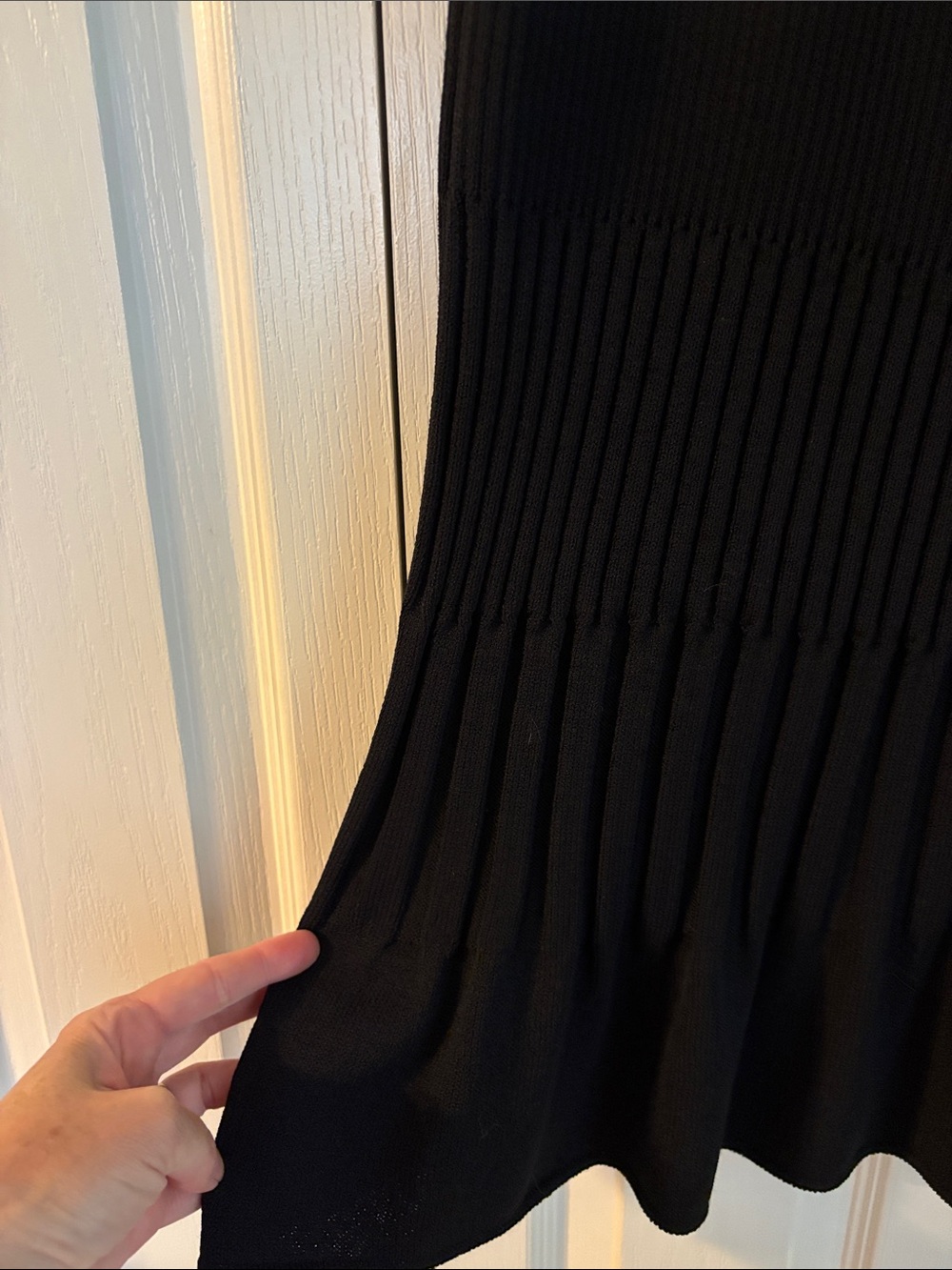 St. John Collection by Marie Gray Black Knit Skirt Ruffle Hem   Size 14 - Picture 2 of 5